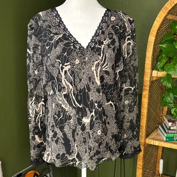 Ice Tops - Ice Black Cream Lace Trim V Neck Whimsical Pattern Nineties Long Sleeve Top